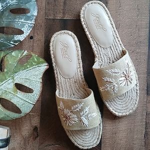 NWOT Jewel Badgley Mischka Summer Sandals